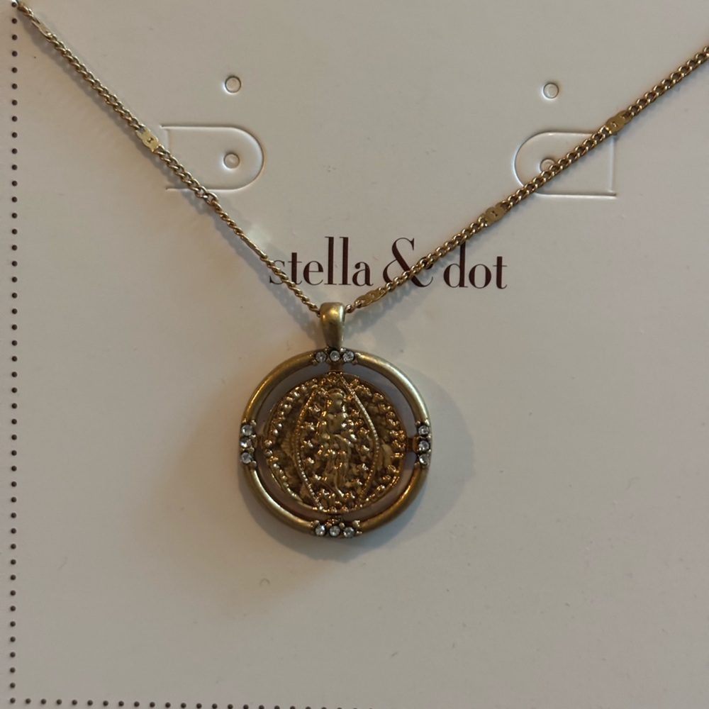 Gold Pendant Necklace